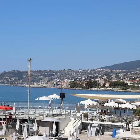 Kadevi - Centralissimo, Vicino Al Mare, Garage Sempre Disponibile, Bici Ad Uso Gratuito- *