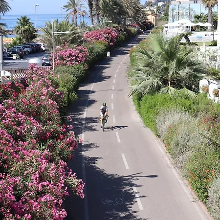 Kadevi - Centralissimo, Vicino Al Mare, Garage Sempre Disponibile, Bici Ad Uso Gratuito- Apartment *