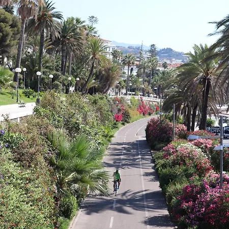Kadevi - Centralissimo, Vicino Al Mare, Garage Sempre Disponibile, Bici Ad Uso Gratuito- Apartment