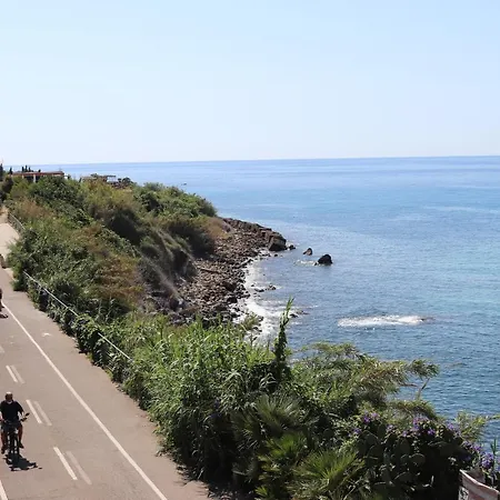 Kadevi - Centralissimo, Vicino Al Mare, Garage Sempre Disponibile, Bici Ad Uso Gratuito- *