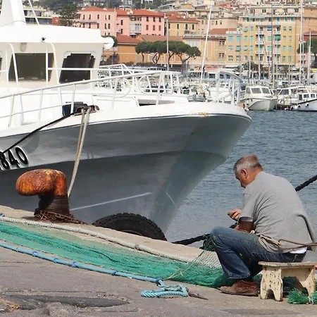 Kadevi - Centralissimo, Vicino Al Mare, Garage Sempre Disponibile, Bici Ad Uso Gratuito- Apartment *