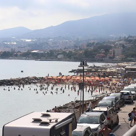 Kadevi - Centralissimo, Vicino Al Mare, Garage Sempre Disponibile, Bici Ad Uso Gratuito- *