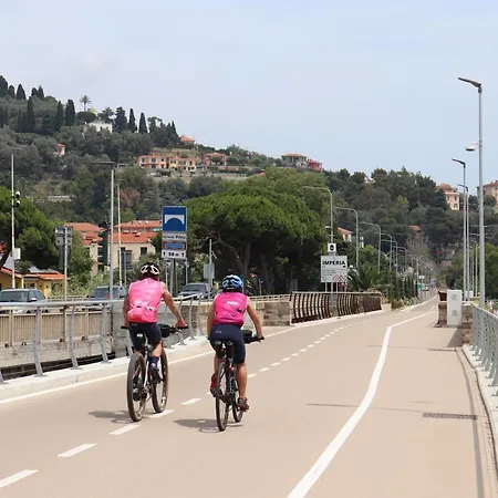 Kadevi -centralissimo, Parcheggio Gratuito A 200m , Bici Disponibili San Remo