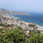 Kadevi -centralissimo, Parcheggio Gratuito , Bici Disponibili サンレモ