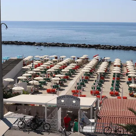 Apartment Kadevi -centralissimo, Parcheggio Gratuito A 200m , Bici Disponibili Sanremo