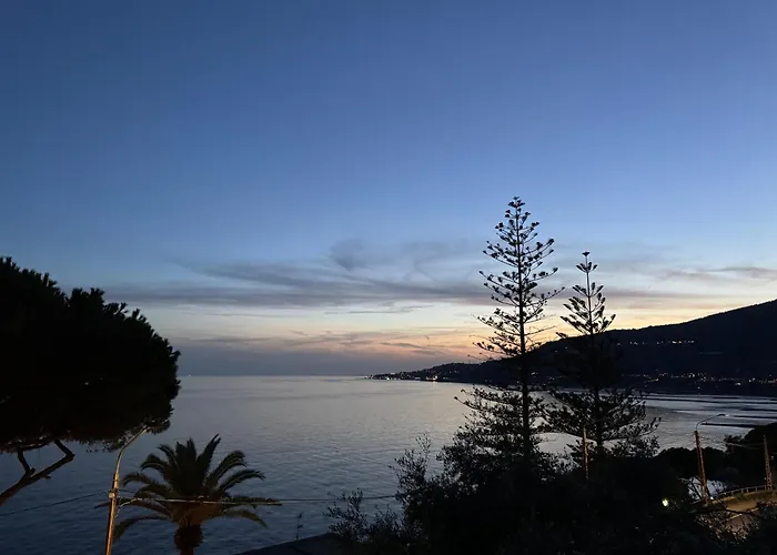 Kadevi -centralissimo, Parcheggio Gratuito , Bici Disponibili Sanremo